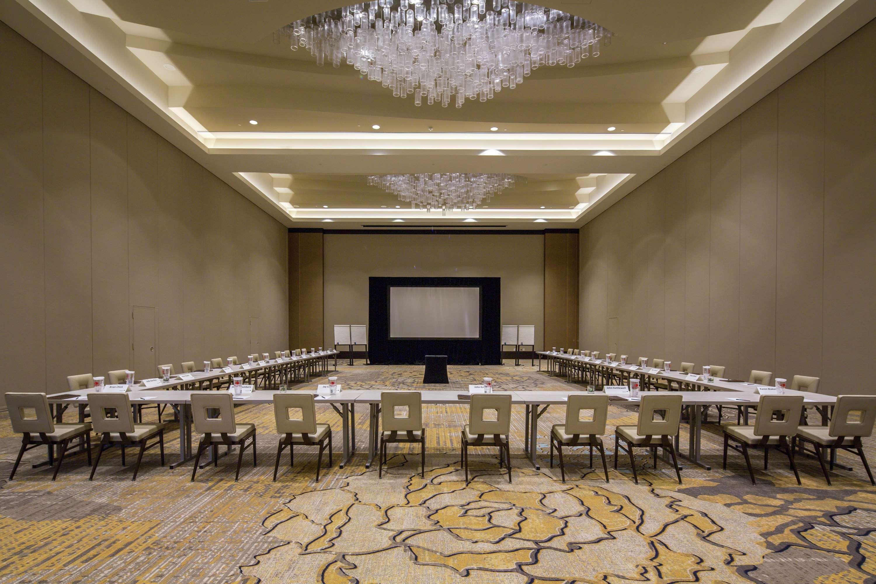 Hilton Dallas/Plano Granite Park Екстер'єр фото