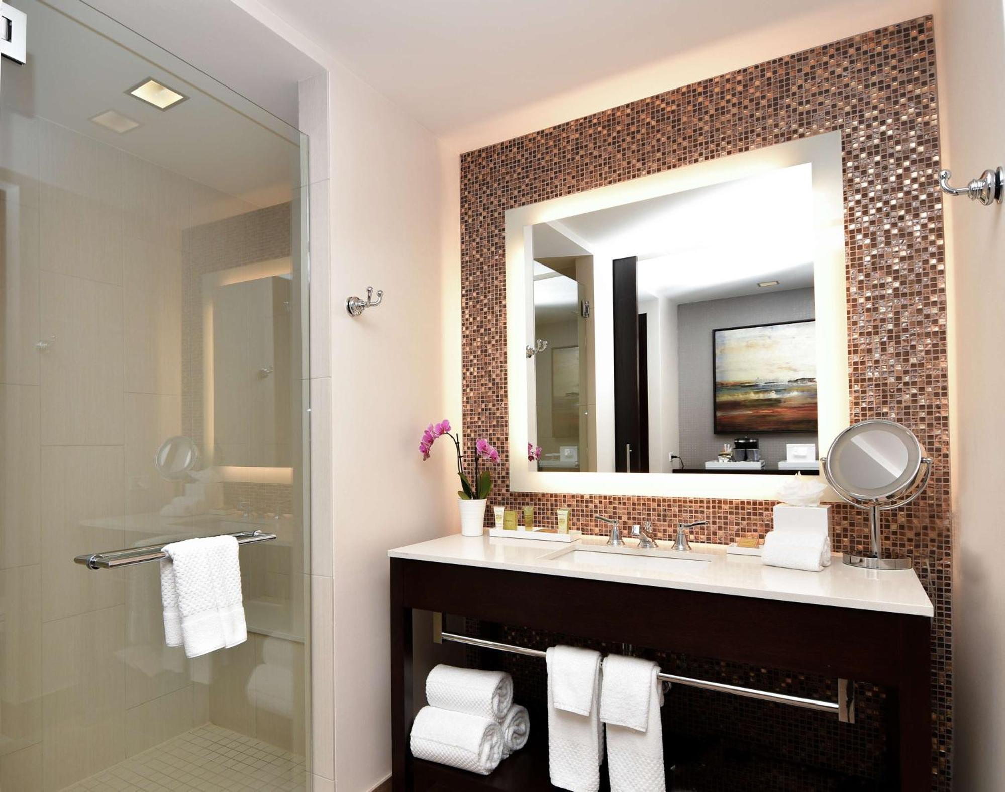 Hilton Dallas/Plano Granite Park Екстер'єр фото