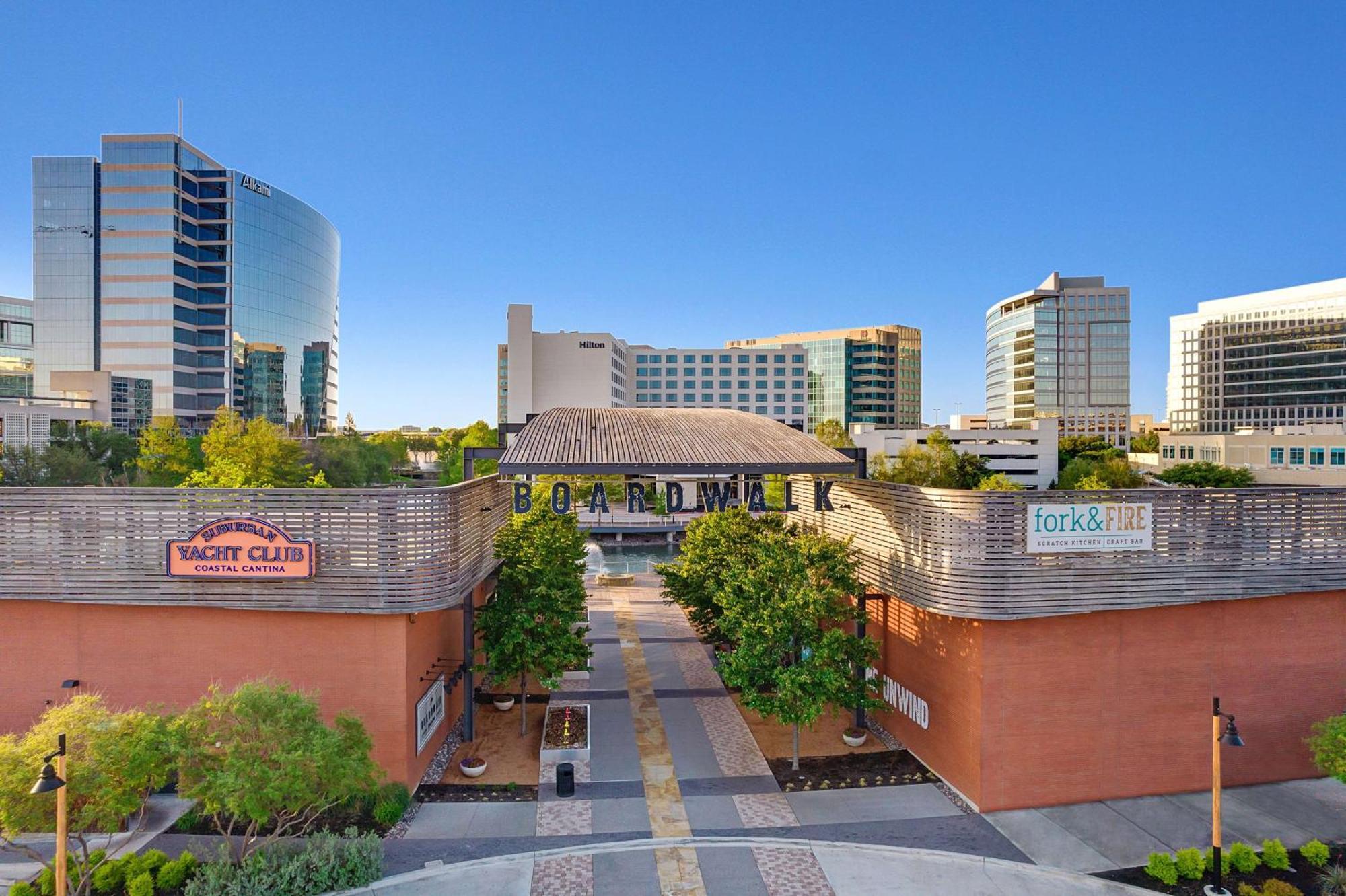 Hilton Dallas/Plano Granite Park Екстер'єр фото